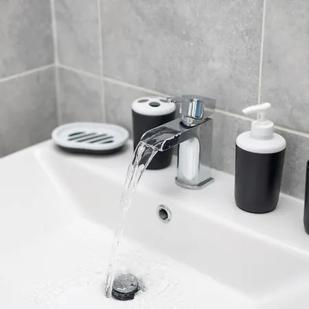 Vakantiehuis Alt-stay Leeds, M621 Junction 1 - Free Parking & Fast Wi-fi - Pool Table - Master En-suite - Ideal For Contractors & Long Leeds (West Yorkshire)