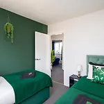 Stonecliffe 35 By Alt-stay Contractor - 3 Bed Contractor With Parking, Wi-fi & Full Kitchen - Ideal For Long Casa de Férias *