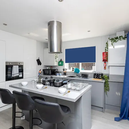 Stonecliffe 35 By Alt-stay Contractor - 3 Bed Contractor With Parking, Wi-fi & Full Kitchen - Ideal For Long * Лидс