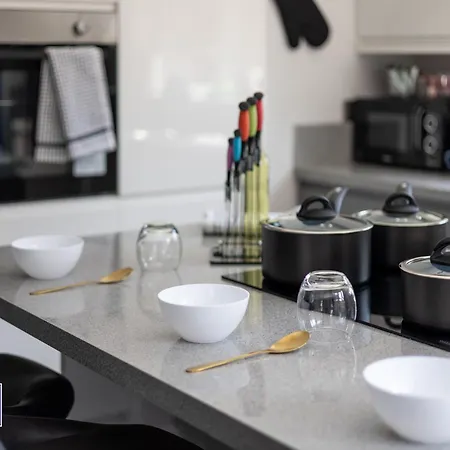 Stonecliffe 35 By Alt-stay - 3 Bed - Parking, Wifi & Full Kitchen - Contractors & Relocations - Weekly & Monthly Rates - Rates Direct, Search Alt-stay Leeds (West Yorkshire)