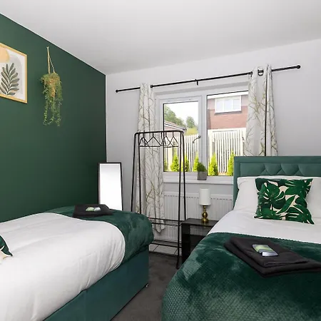 Hébergement de vacances Alt-stay Leeds, M621 Junction 1 - Free Parking & Fast Wi-fi - Pool Table - Master En-suite - Ideal For Contractors & Long