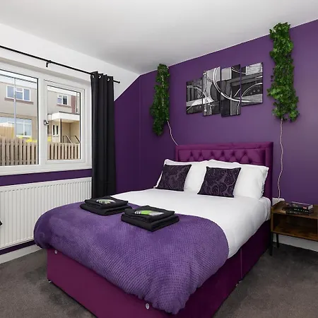Hébergement de vacances Alt-stay Leeds, M621 Junction 1 - Free Parking & Fast Wi-fi - Pool Table - Master En-suite - Ideal For Contractors & Long *