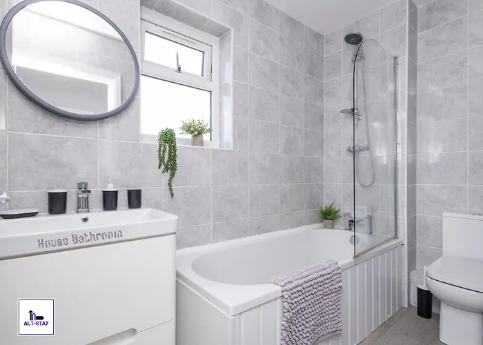 Stonecliffe 35 By Alt-Stay Contractor Accommodation - 3 Bed Contractor Home With Parking, Wi-Fi & Full Kitchen - Ideal For Long Stays * Leeds (West Yorkshire)