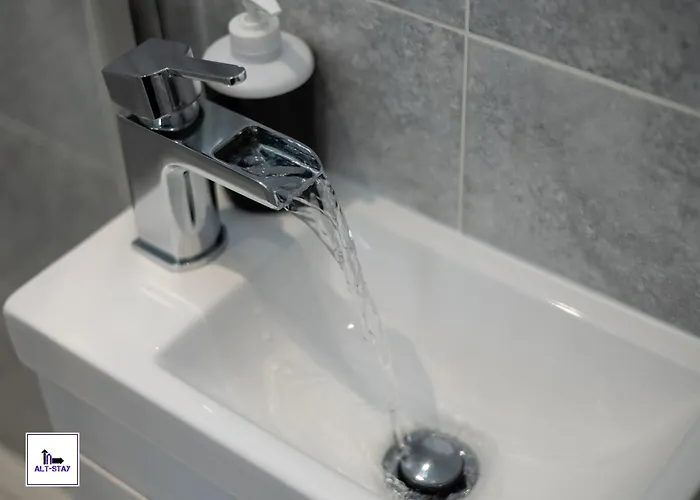 Stonecliffe 35 By Alt-Stay Contractor Accommodation - 3 Bed Contractor Home With Parking, Wi-Fi & Full Kitchen - Ideal For Long Stays Holiday home Leeds (West Yorkshire)