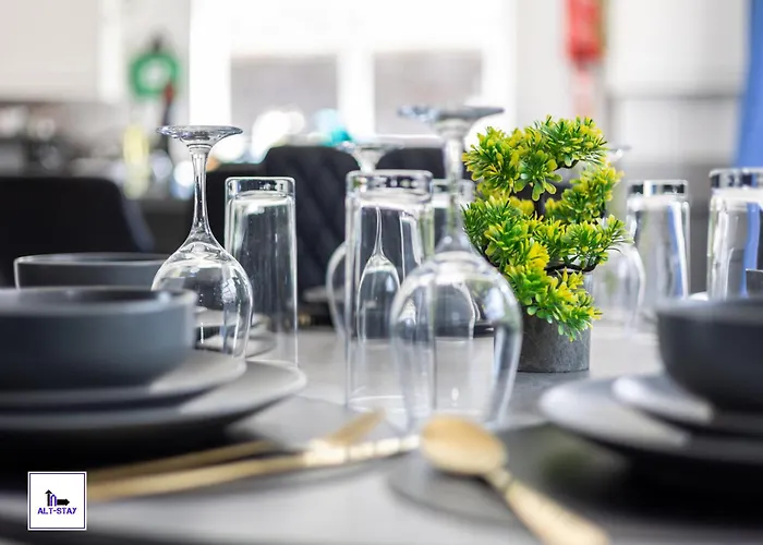 Stonecliffe 35 By Alt-Stay Contractor Accommodation - 3 Bed Contractor Home With Parking, Wi-Fi & Full Kitchen - Ideal For Long Stays Leeds (West Yorkshire)