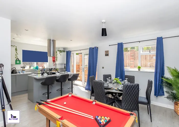 Stonecliffe 35 By Alt-Stay Contractor Accommodation - 3 Bed Contractor Home With Parking, Wi-Fi & Full Kitchen - Ideal For Long Stays Holiday home Leeds (West Yorkshire)