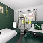 Holiday home Stonecliffe 35 By Alt-stay Contractor - 3 Bed Contractor With Parking, Wi-fi & Full Kitchen - Ideal For Long